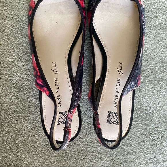 Anne Klein "iflex" 1.5" Heel Peep Toe Slingback Floral and Black ~10 M~ Classy - Picture 10 of 13